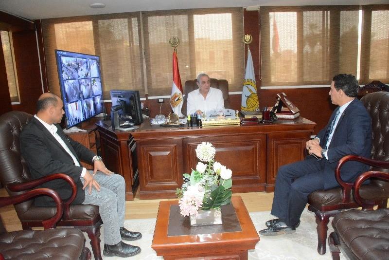 محافظ الغربية يناقش آليات العمل مع رؤساء المدن والأحياء الجدد