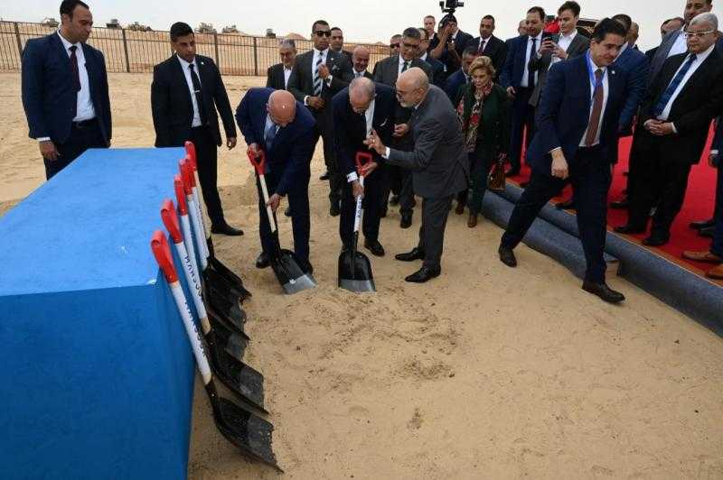 وزير الصناعة يضع حجر الأساس لمصنع ماك لوسائل النقل التابع لمجموعة المنصور للسيارات بـ 6 أكتوبر