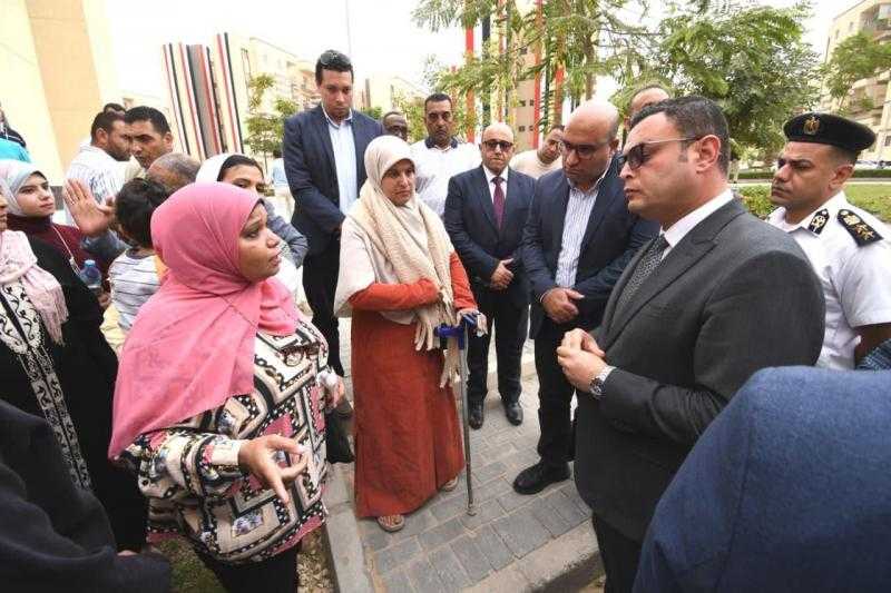 وزير الإسكان يُسلم عقود وحدات «سكن لكل المصريين» بمدينة حدائق أكتوبر