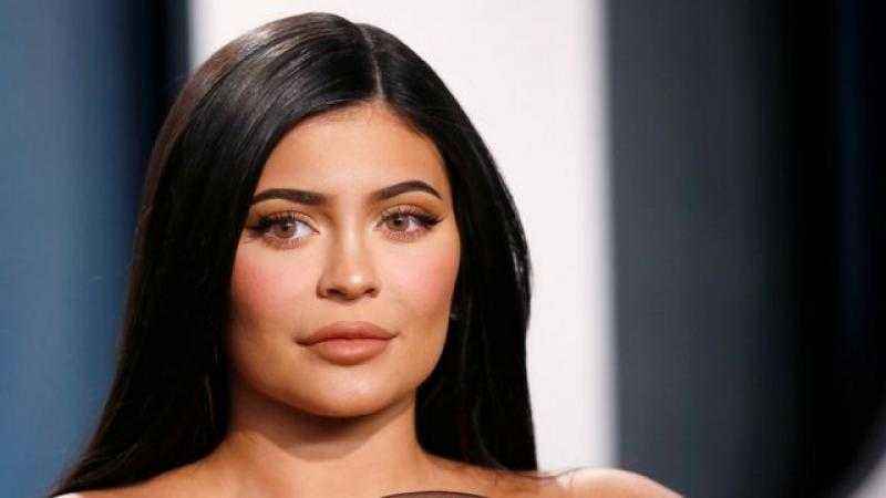 وسط تعتيم كبير.. كايلي جينر تواصل تصوير أولى بطولاتها السينمائية «The Moment» في لندن