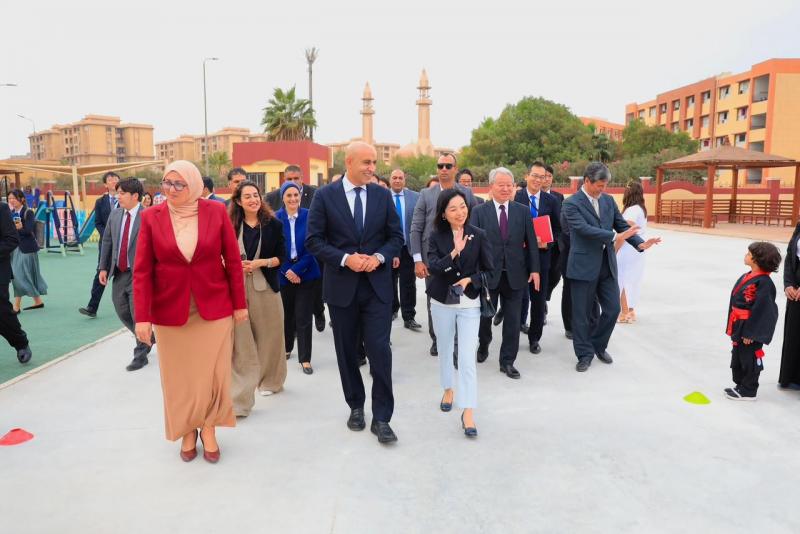 وزير التعليم يصطحب الأميرة أكيكو من العائلة الإمبراطورية اليابانية في زيارة للمدرسة المصرية اليابانية