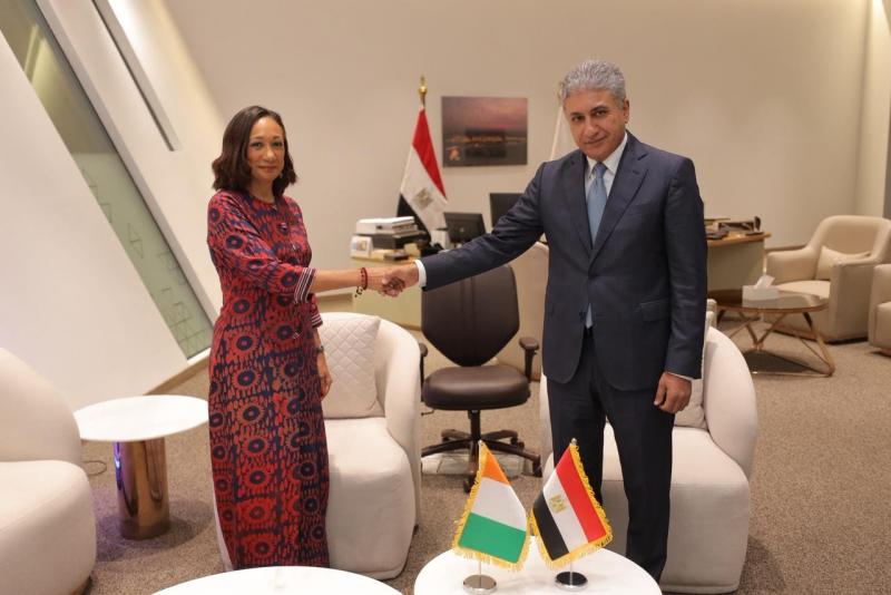 وزير السياحة يؤكد الحرص على تعزيز التعاون مع دولة كوت ديفوار
