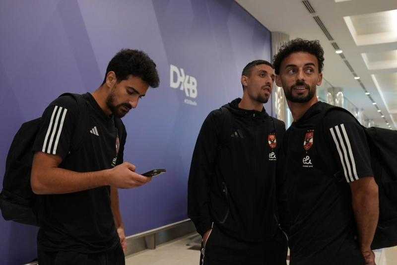 السوبر المصري.. بعثة الأهلي تصل مطار دبي وتستعد للتوجه إلى مقر الإقامة في العين
