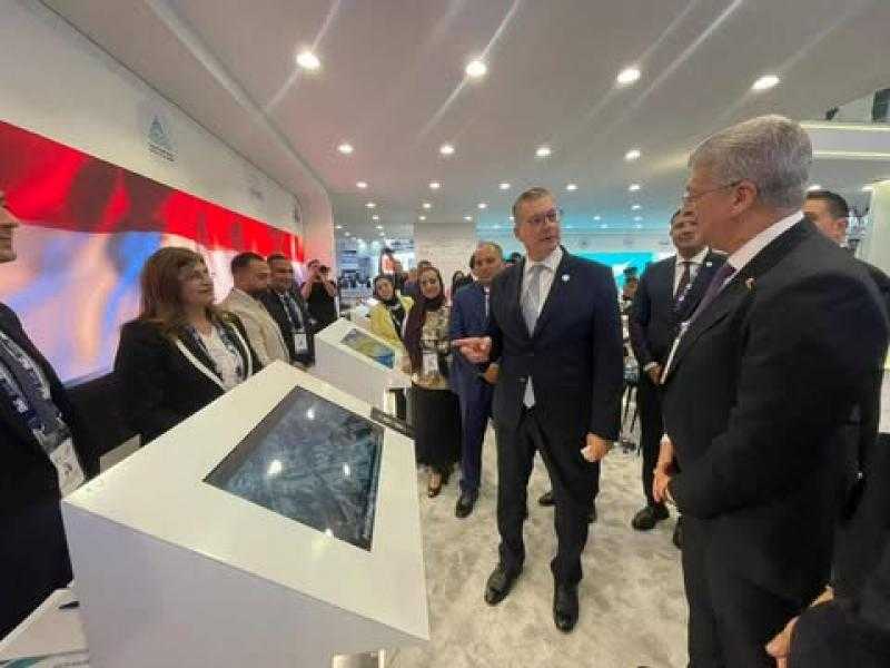 وزير البترول يتفقد جناح بتروجت في مؤتمر ومعرض أديبك 2025
