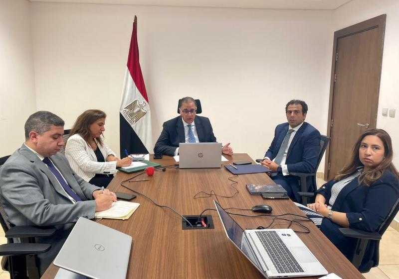 نائب وزير الخارجية يلتقي مجموعة من الشباب المصريين الدارسين بالخارج |صور