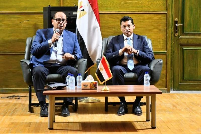 وزير الشباب والرياضة يناقش خطط الدعم المستقبلية لتطوير رياضة المصارعة ودعم اللاعبين استعداداً للبطولات القادمة