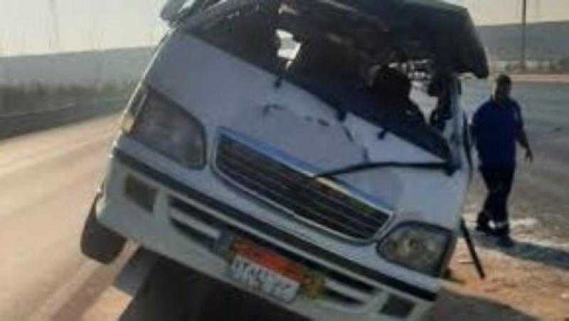 إصابة 6 في حادث انقلاب ميكروباص أعلى طريق الإسماعيلية الصحراوي