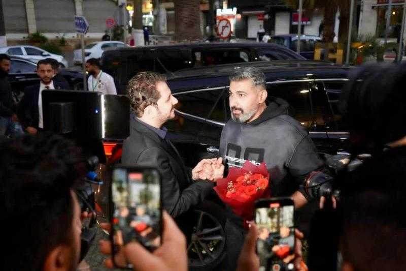 ياسر جلال يصل إلى الجزائر للمشاركة في مهرجان وهران الدولي للفيلم العربي