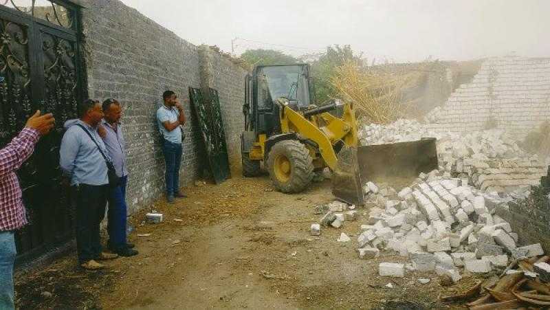 محافظ أسيوط: استرداد 225 فدانًا و2020 مترا مربعا خلال تنفيذ 27 قرار إزالة