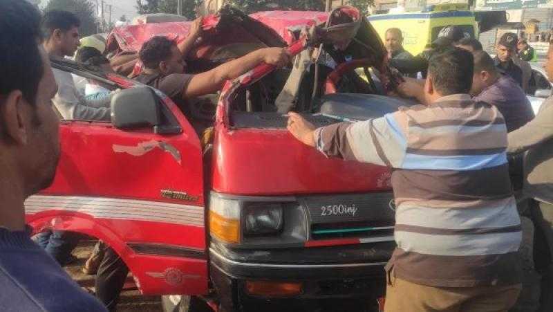 إصابة 6 أشخاص في حادث انقلاب سيارة ميكروباص بمياه ترعة بالغربية