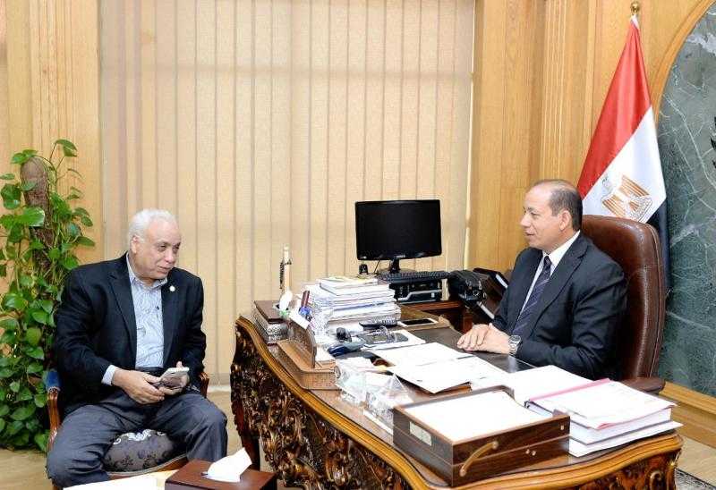 رئيس جامعة المنصورة يلتقي المشرف على برنامج زراعة الكبد لعرض التقرير التشغيلي للمركز