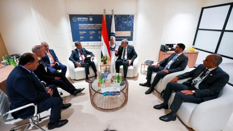 وزير البترول يعقد لقاءات مع رؤساء شركات عالمية على هامش “أديبك 2025” بأبوظبي