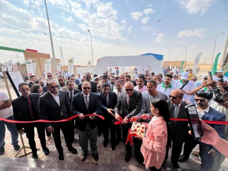 رئيس هيئة تنمية الصعيد ومحافظ الأقصر يفتتحان مجمع الصناعات الغذائية بالكيمان