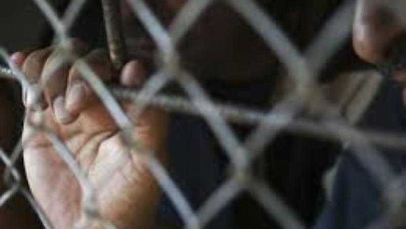 المشدد 10 سنوات لشخصين بتهمة سرقة طالبين تحت تهديد السلاح في قنا