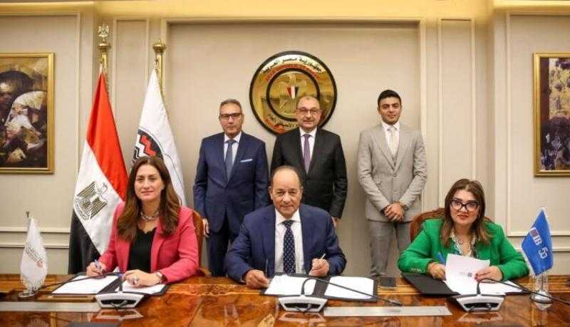 البنك الأهلي المصري وبنك CIB يوقعان عقد تمويل مشروع إنشاء أول مصنع لإنتاج أقراص وحبيبات الكلور في مصر والشرق الأوسط وأفريقيا
