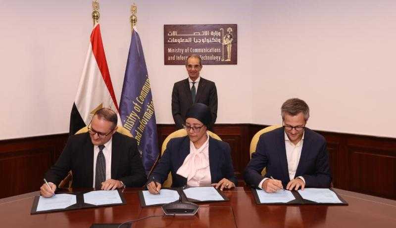 وزير الاتصالات يشهد توقيع اتفاقية البرنامج الأول.. لتأهيل الكوادر الشابة وتوفير فرص عمل