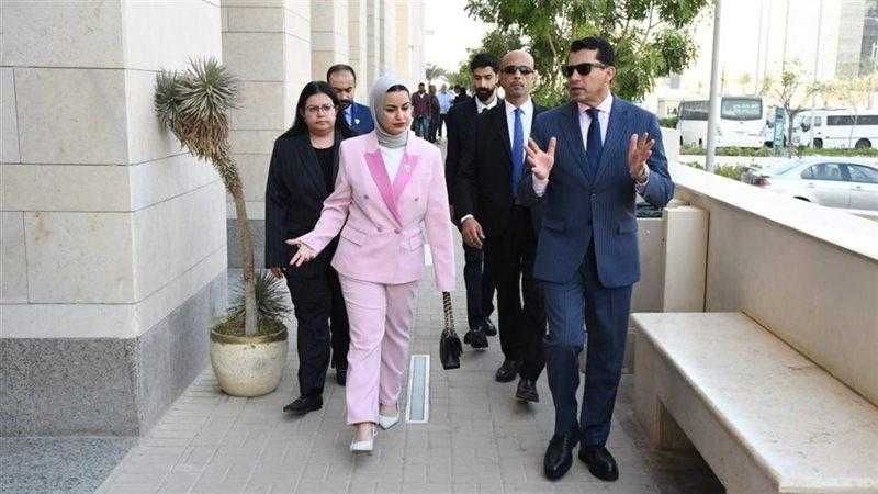 وزير الرياضة يلتقي وزيرة شؤون الشباب بدولة البحرين