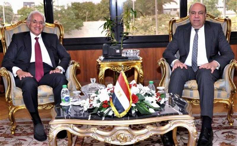 وزير الطيران يستقبل رئيس مجموعة ”كوبيلوزوس” اليونانية لبحث فرص الاستثمار فى المطارات