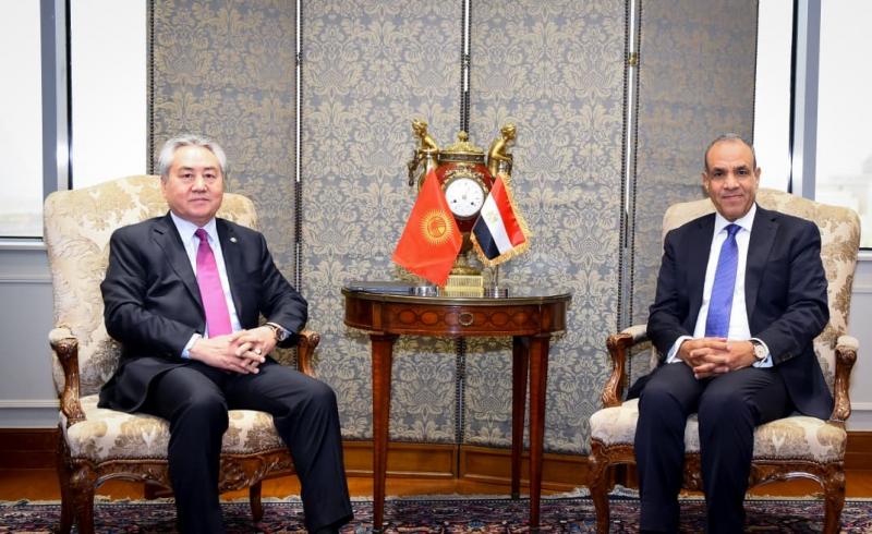 وزير الخارجية يجري مباحثات مع نظيره القرغيزي
