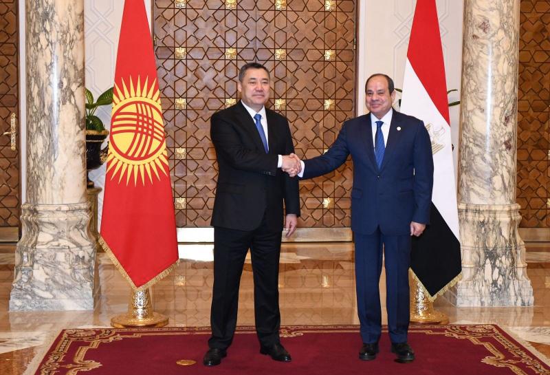 المتحدث الرئاسي ينشر صور استقبال الرئيس السيسي لنظيره القرغيزي