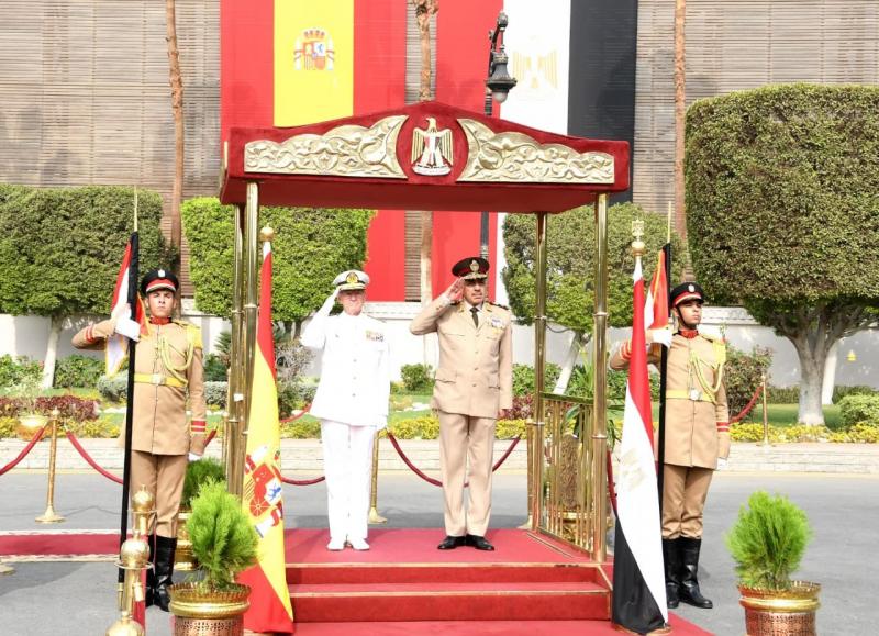 الفريق أحمد خليفة رئيس أركان حرب القوات المسلحة يلتقى رئيس أركان الدفاع الإسبانى