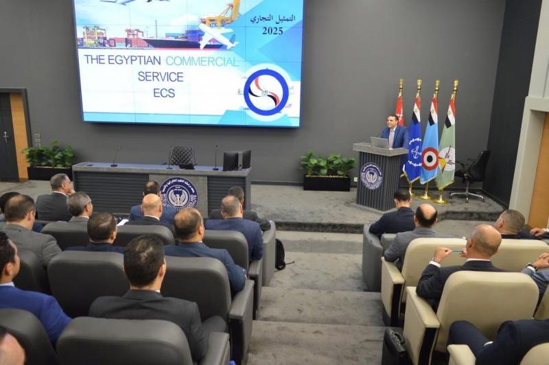 رئيس التمثيل التجاري المصري يلتقي بالضباط المرشحين للعمل بمكاتب التمثيل الدبلوماسي العسكري المصري بالخارج