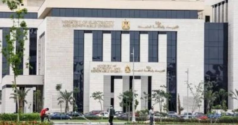 رئيس كهرباء شمال القاهرة: الوزير وجه بتقديم الدعم لمحصل التجمع