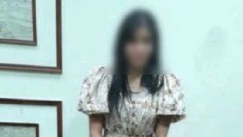 ضبط فتاة تمارس الأعمال المنافية للآداب بتطبيق هاتفي في الإسكندرية