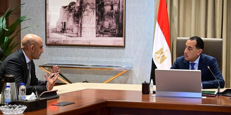 رئيس الوزراء يلتقي وزير التربية والتعليم لاستعراض عددٍ من ملفات عمل الوزارة