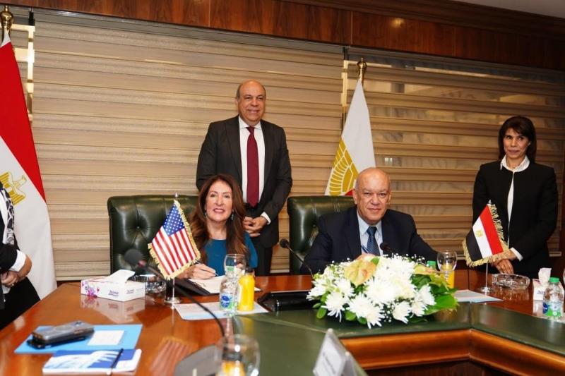 وزير الطيران المدني يشهد توقيع مذكرة تفاهم بين مصر والولايات المتحدة الأمريكية لتعزيز منظومة أمن الطيران بمطار القاهرة الدولي