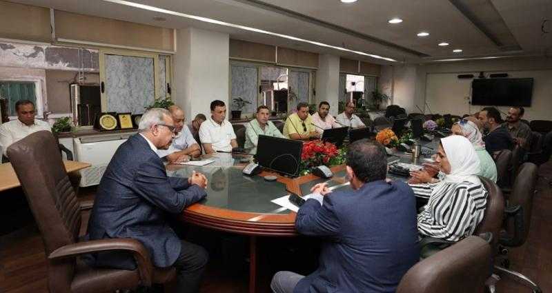 اجتماع موسع بشركة الصرف الصحي بالإسكندرية لبحث استعدادات الشتاء