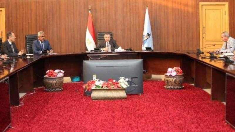 محافظ البحر الأحمر: لا تهاون في الانضباط الميداني ومتابعة المشروعات والخدمات