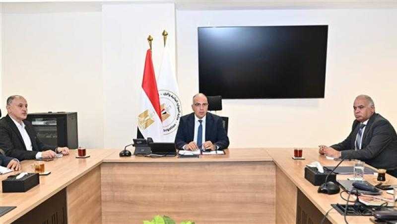 وزير الري يتابع موقف ”مشروع تأهيل المنشآت المائية”