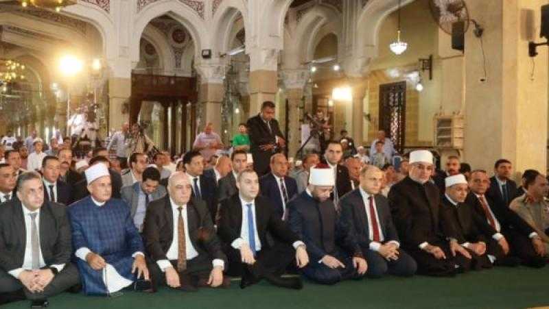 وزير الأوقاف والمفتي ومحافظ كفر الشيخ يؤدون صلاة الجمعة بمسجد الدسوقي| صور