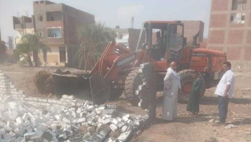 محافظ أسيوط: إزالة 33 تعديا واسترداد 1885مترا و88 فدانا أراضٍ زراعية