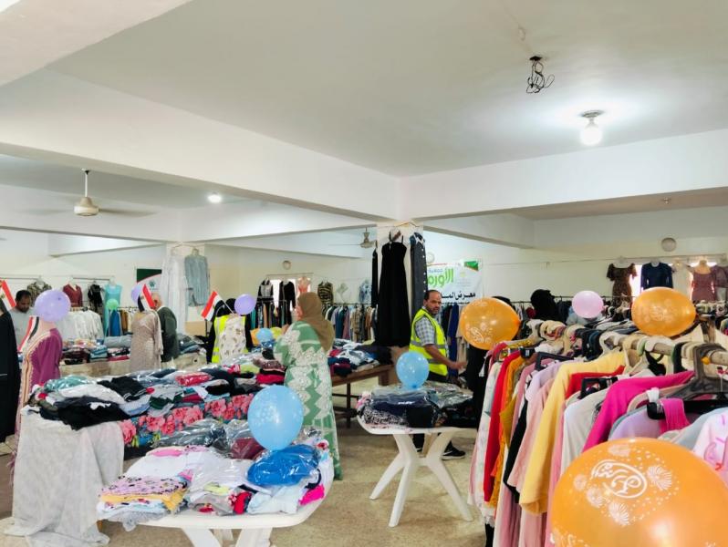 توزيع الملابس الجديدة مجانا على 380 أسرة من غير القادرين بكفرالشيخ