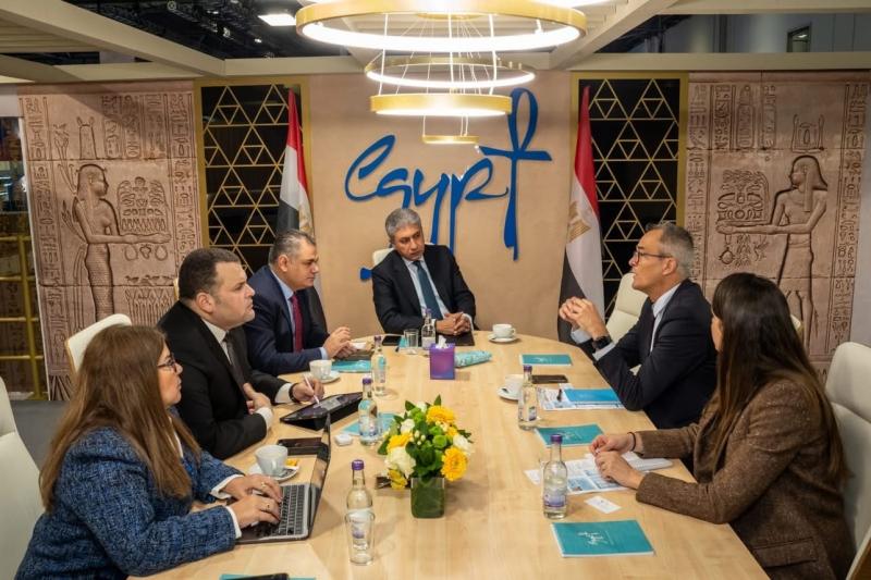 وزير السياحة والآثار يستكمل لقاءاته المهنية بالعاصمة البريطانية لندن مع مسئولي عدد من منظمي الرحلات الدوليين