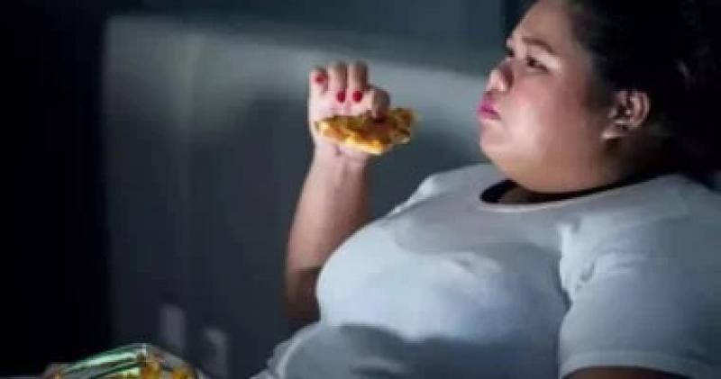 8 أسباب وراء الشعور بالتعب المفاجئ بعد تناول الطعام