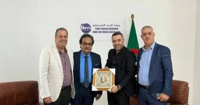 فريد زهران يزور مقر حزب جبهة القوى الاشتراكية فى الجزائر