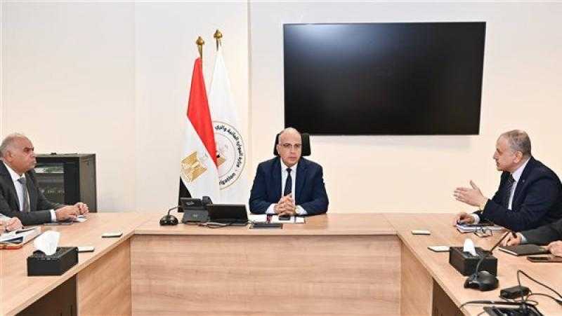 وزير الري يتابع التعامل مع إرتفاع مناسيب مياه البحر أمام مصبات المصارف بالبحر المتوسط