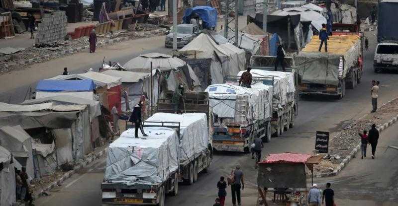 مكتب إعلام غزة ينفي عودة جباية الضرائب أو الرسوم ويؤكد عدم علاقة الحكومة بإدخال الشاحنات