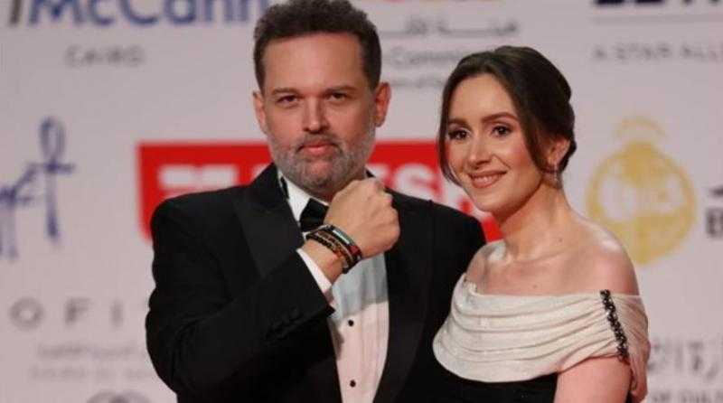 محمد محمود عبد العزيز يعلن دخول زوجته العناية المركزة بعد ولادة صعبة