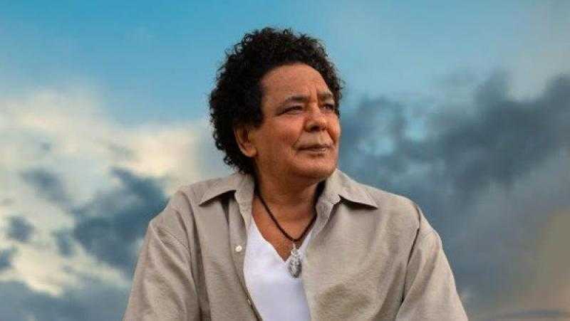 نقيب الموسيقيين يقطع الشك باليقين حول صحة محمد منير: ”مشوار عطاء لا ينتهي”