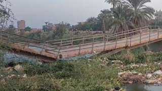 انهيار كوبري مشاة مهجور على ترعة الإبراهيمية بطما