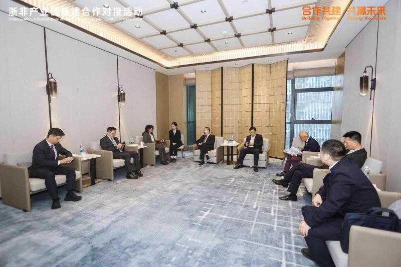 التمثيل التجاري المصري يشارك في مؤتمر التوفيق بين سلاسل الصناعة والبنية التحتية بين تشيجيانغ وإفريقيا