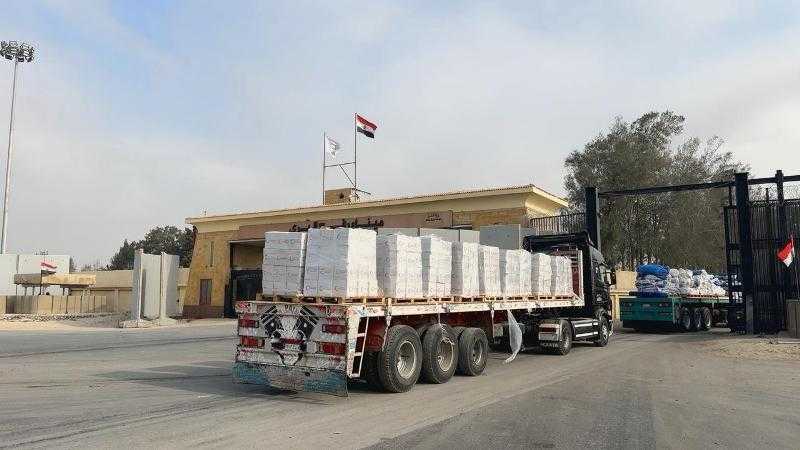 قافلة ”زاد العزة” الـ 68 تدخل إلى الفلسطينيين بقطاع غزة