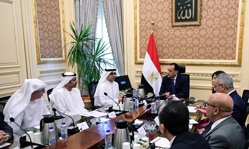 رئيس الوزراء يتابع مستجدات الموقف التنفيذي لمشروع مدينة ”رأس الحكمة” بالساحل الشمالي