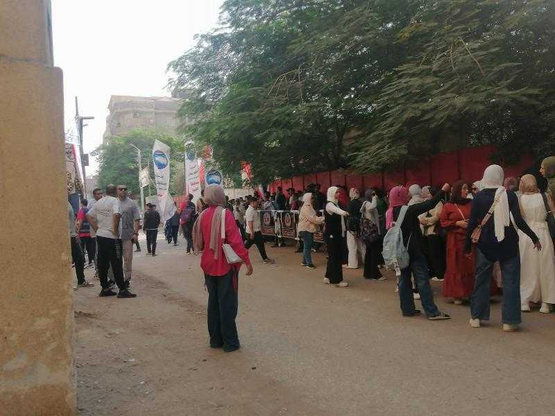 توافد الناخبين على اللجان الانتخابية بالفيوم| صور