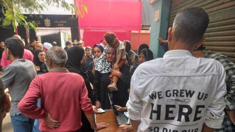إقبال كثيف من السيدات وكبار السن على لجان إمبابة في أولى ساعات التصويت