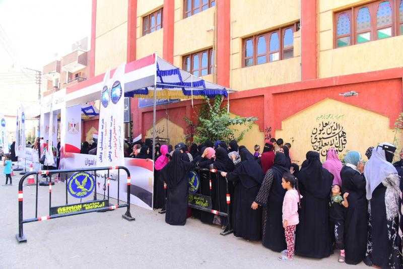 إقبال السيدات على التصويت في انتخابات مجلس النواب بأسوان | صور